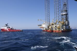 sewa-crane-jakarta-di-bidang-minyak-dan-gas